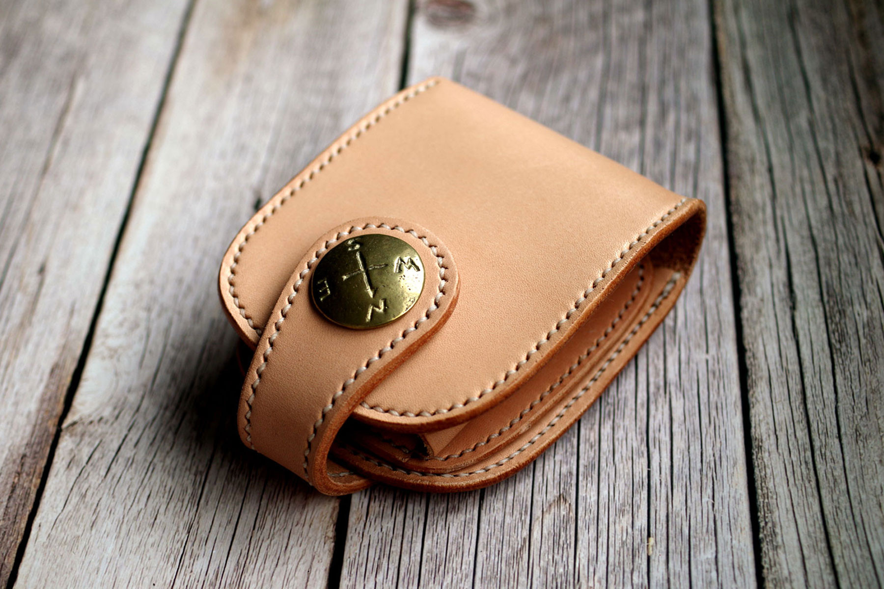 本革コンチョ折財布（受注制作）手縫いヌメ革ナチュラル 牛皮牛革 天然