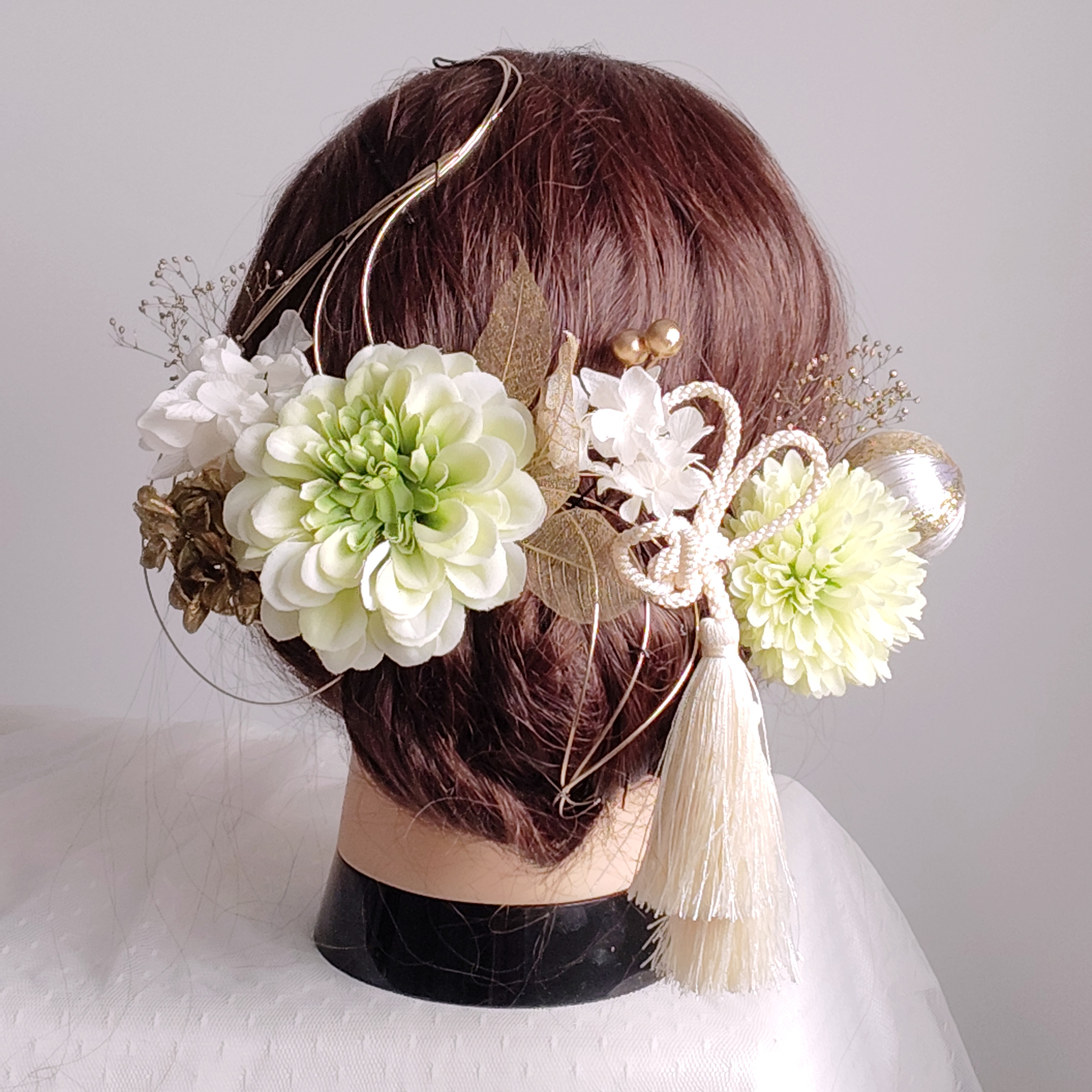 黄緑色のジニアとタッセルの和装髪飾り　ヘアアクセ　ヘアアクセサリー　成人式　卒業式　結婚式　白無垢　色打掛　振袖　着物