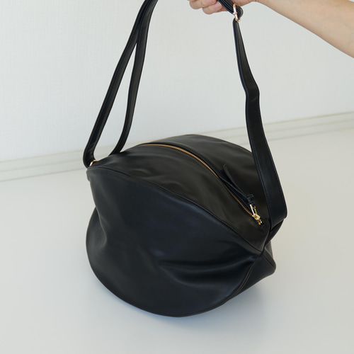 ﾓﾘﾉｶﾞｯｺｳ ころんとポーチ特大 (上質puレザーブラック) ママバッグ通勤