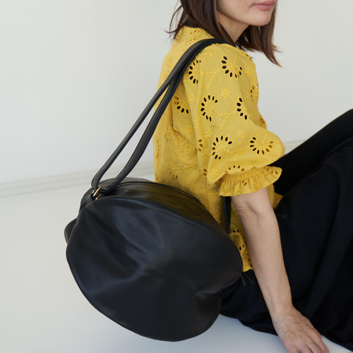 モリノガッコウ 本革ころんとポーチ特大 (ブラック) ﾓﾘﾉｶﾞｯｺｳ ころんとポーチ特大 (上質puレザーブラック) ママバッグ通勤