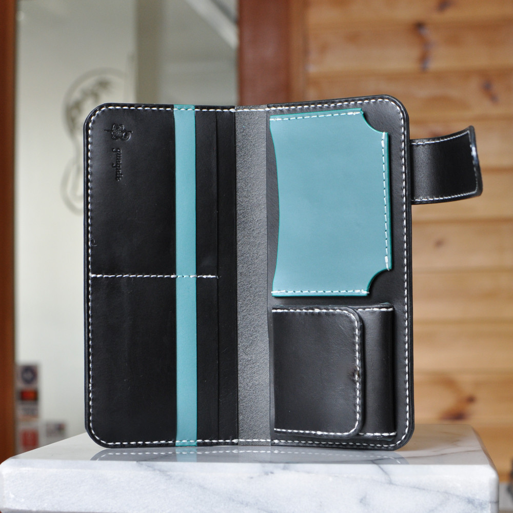 カード収納重視の長財布　ベルト有り