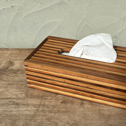 寄木のティッシュケース｜ティッシュ ボックス 一点もの 職人 リビング 木工品 インテリア 新築祝い 2枚目の画像