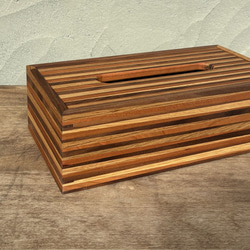 寄木のティッシュケース｜ティッシュ ボックス 一点もの 職人 リビング 木工品 インテリア 新築祝い 3枚目の画像