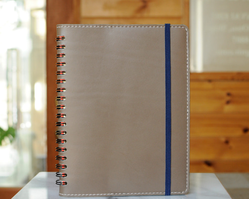 ぴったり入るRollbahn（ロルバーン）のノートカバー 【Lサイズ