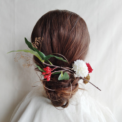 - 色彩筆觸乘以純白色的禮服和可愛的雅發飾紅 - 櫻花大麗花的神道式 第1張的照片