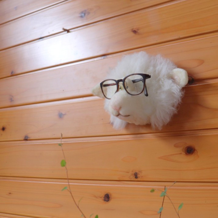 めがね掛け【ひつじ】　壁掛け