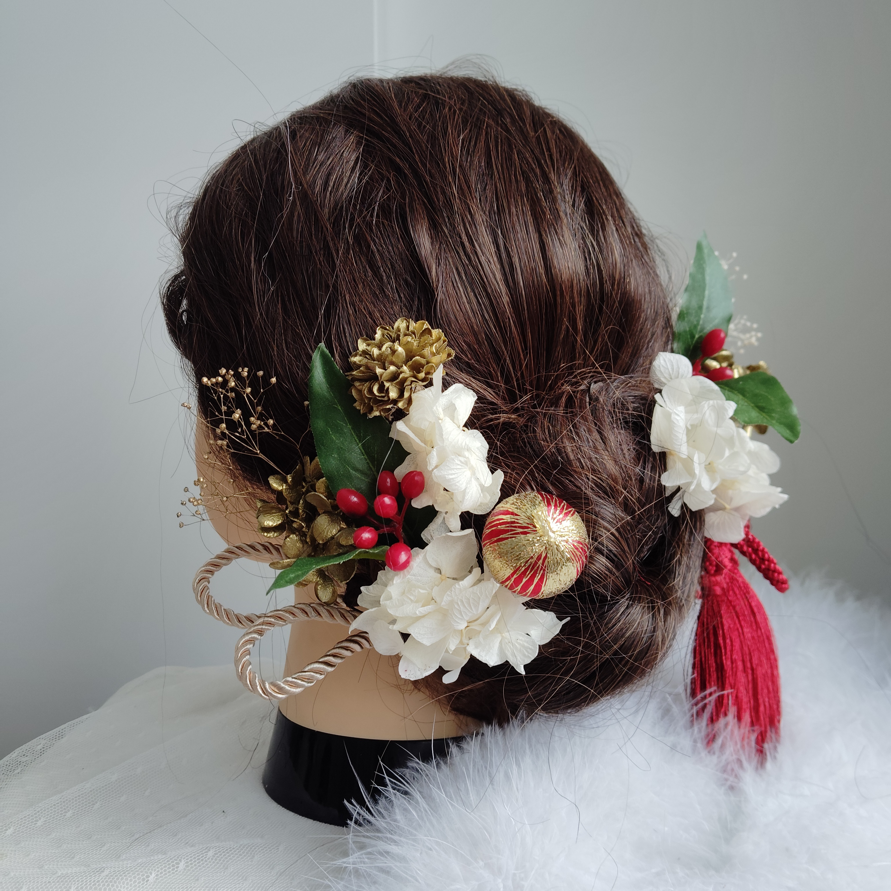 結春＿＿南天の実と鞠玉の髪飾り　卒業式　成人式 　結婚式　髪飾り 　白無垢　色打掛　振袖　着物　袴　和装　赤白金　タッセ