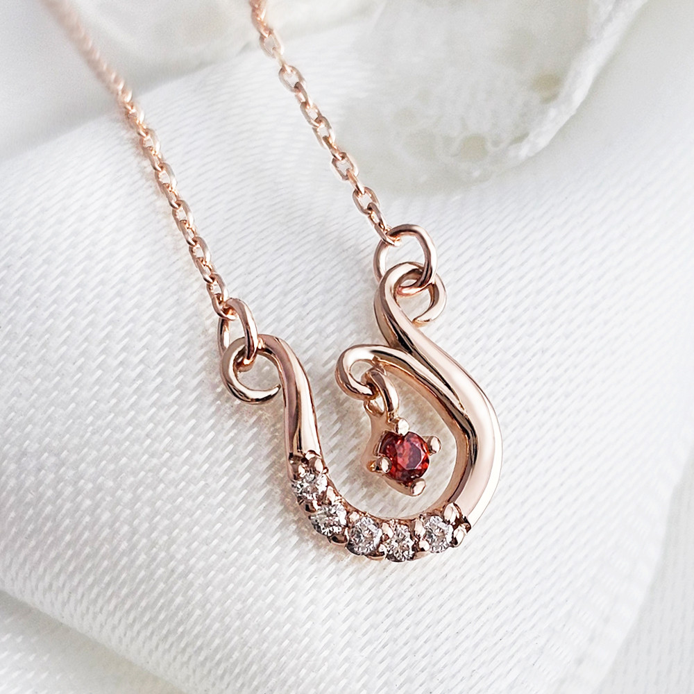 幸運 馬の蹄 モチーフ 1月誕生石 ガーネット & ダイヤモンド K10 ピンクゴールド 馬蹄 ネックレス ★在庫あり★