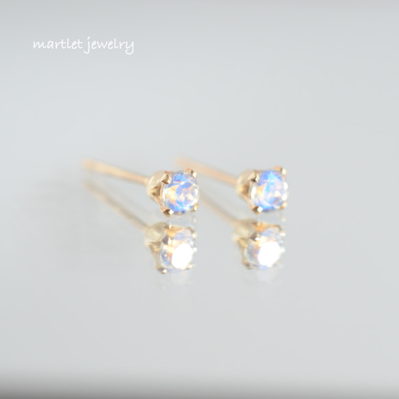 14kgf*ロイヤルブルー ムーンストーン (3mm/4本爪) 天然石ピアス 6月誕生石 7枚目の画像