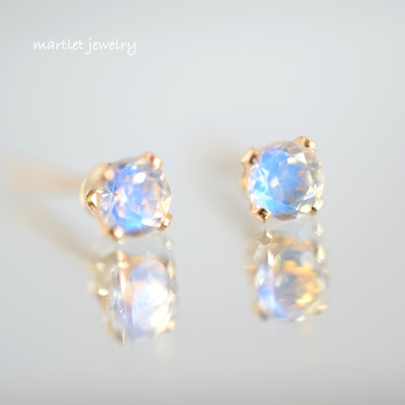 14kgf*ロイヤルブルー ムーンストーン (3mm/4本爪) 天然石ピアス 6月誕生石 2枚目の画像