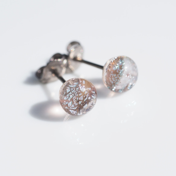 魔法の光るガラス『きらり【マジカル】』チタンピアス/イヤリング  【大きさ選べます】【金具選べます】【受注制作】≪送料無 4枚目の画像