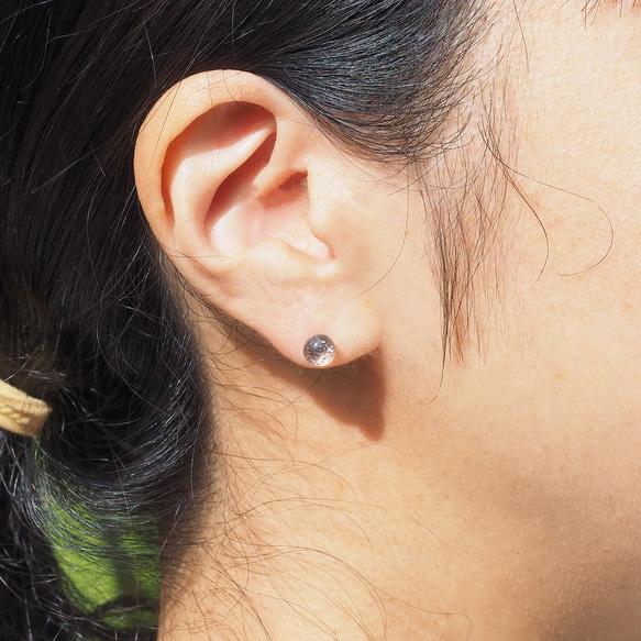 魔法の光るガラス『きらり【マジカル】』チタンピアス/イヤリング  【大きさ選べます】【金具選べます】【受注制作】≪送料無 5枚目の画像