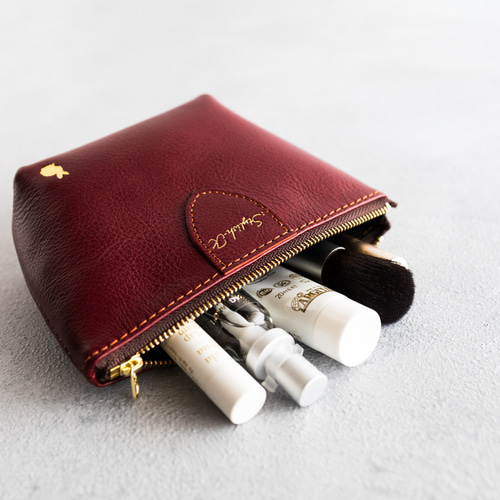 少しだけ贅沢を】牛革コスメポーチ/ボルドー/うさぎ/マチ付き/裏地あり