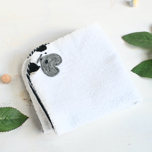 ネーム入れ、名入れ可♪大判タオルハンカチ（パグ×ヒッコリー柄） 6枚目の画像