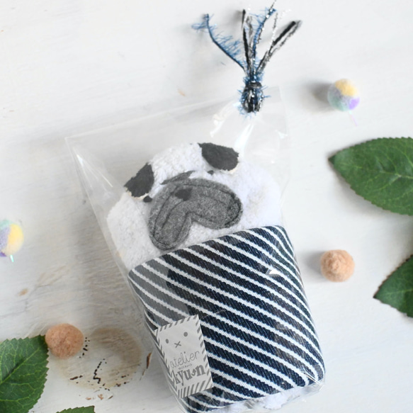 ネーム入れ、名入れ可♪大判タオルハンカチ（パグ×ヒッコリー柄） 7枚目の画像