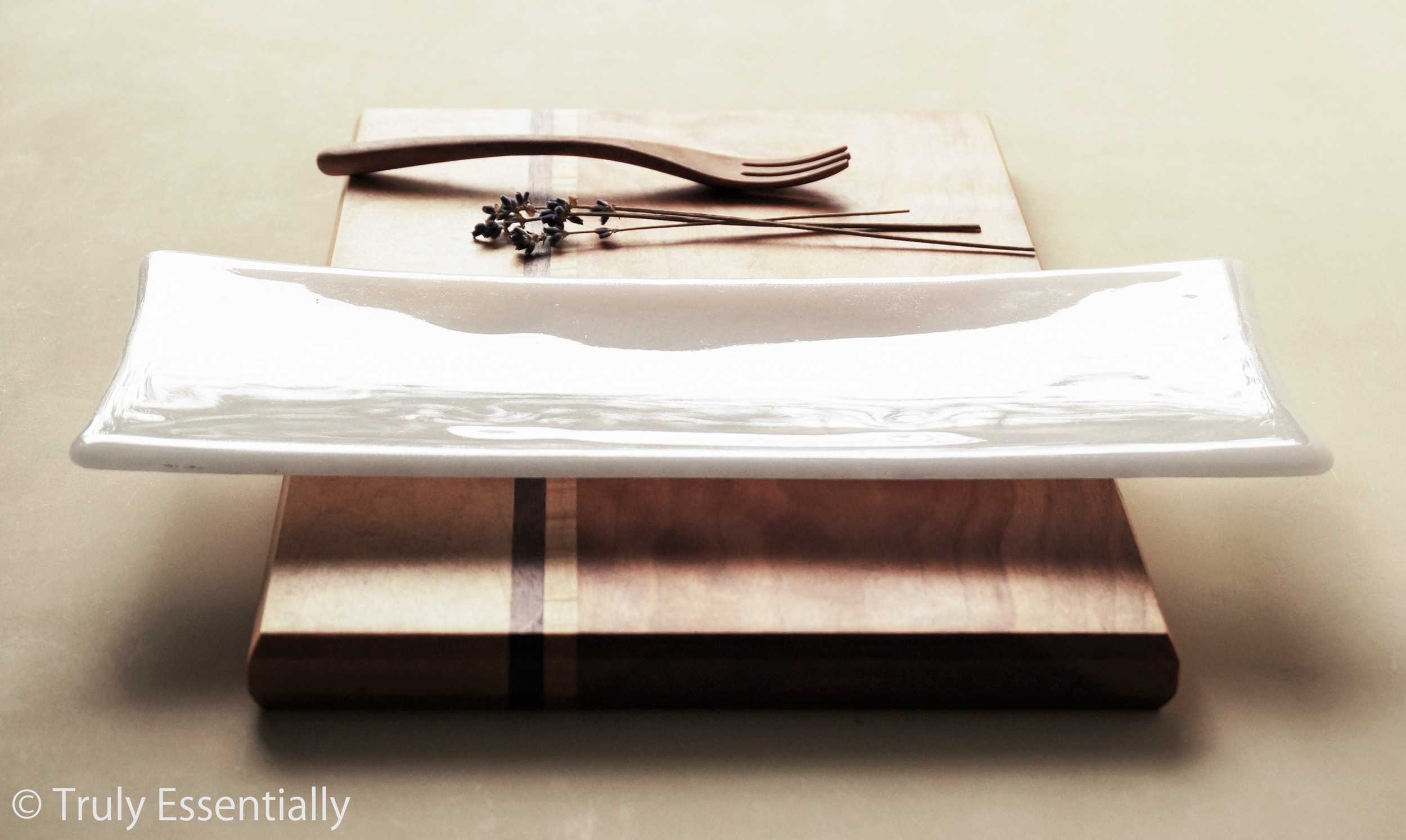 白色ガラスの器 -「 KAZEの肌 」● 28×12(cm)