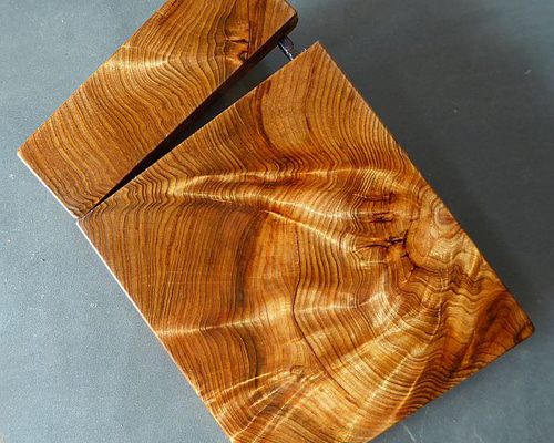 千年の物語を手にする古木【屋久杉】 木製名刺入れ・・・【即日発送