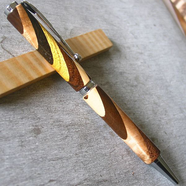 【寄木】木軸ボールペン　樹木の自然な色が楽しめる【即日発送】　　　　　　　　　　★シャープペンに変更可