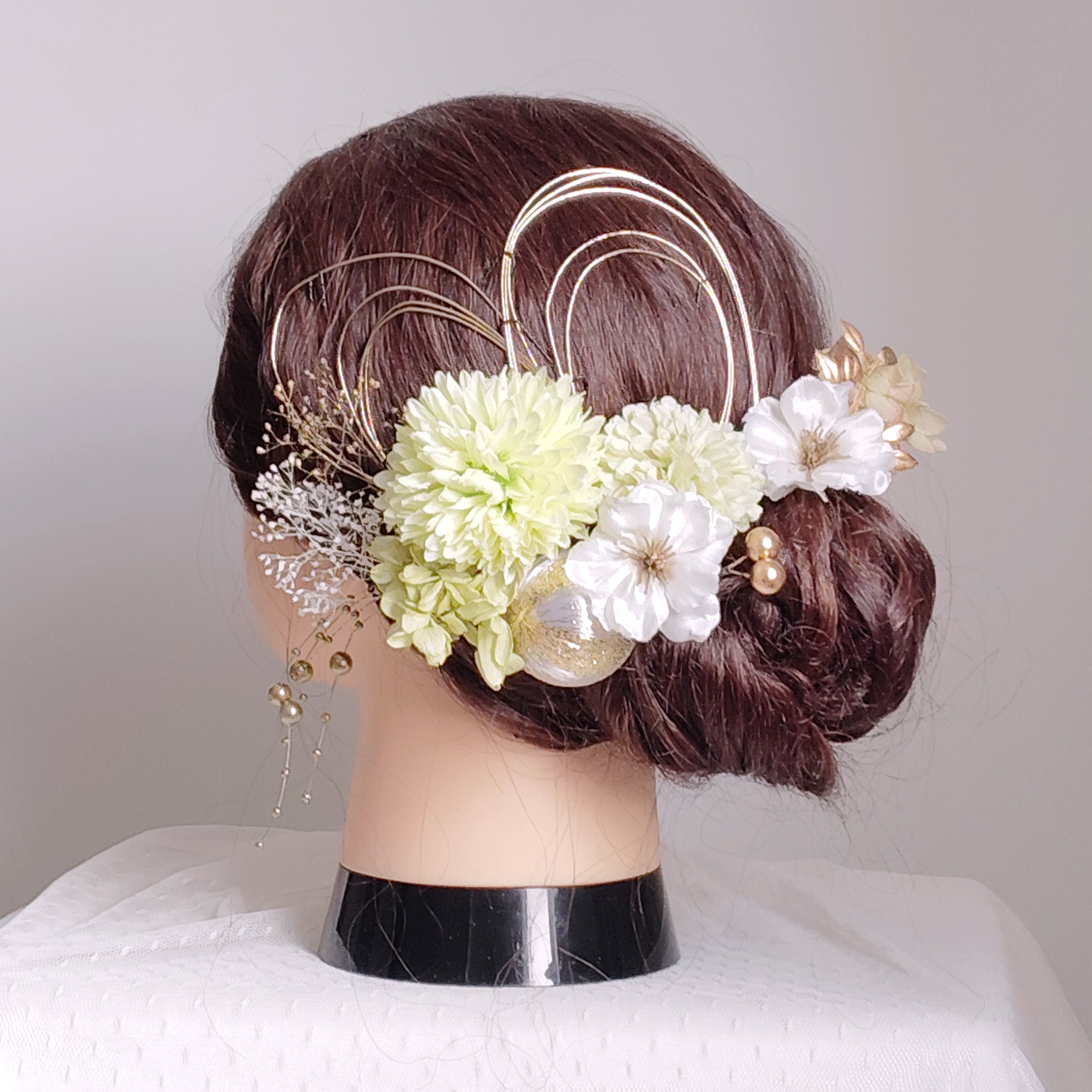 ボールマムと小花の髪飾り　結婚式　成人式　卒業式　花嫁　和装　白無垢　色打掛　着物　ヘッドドレス　前撮り　振袖　袴　ヘア
