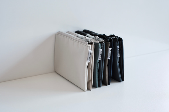 バイカラーミニウォレット超軽量 / 高機能ナイロン素材 / 3つの収納