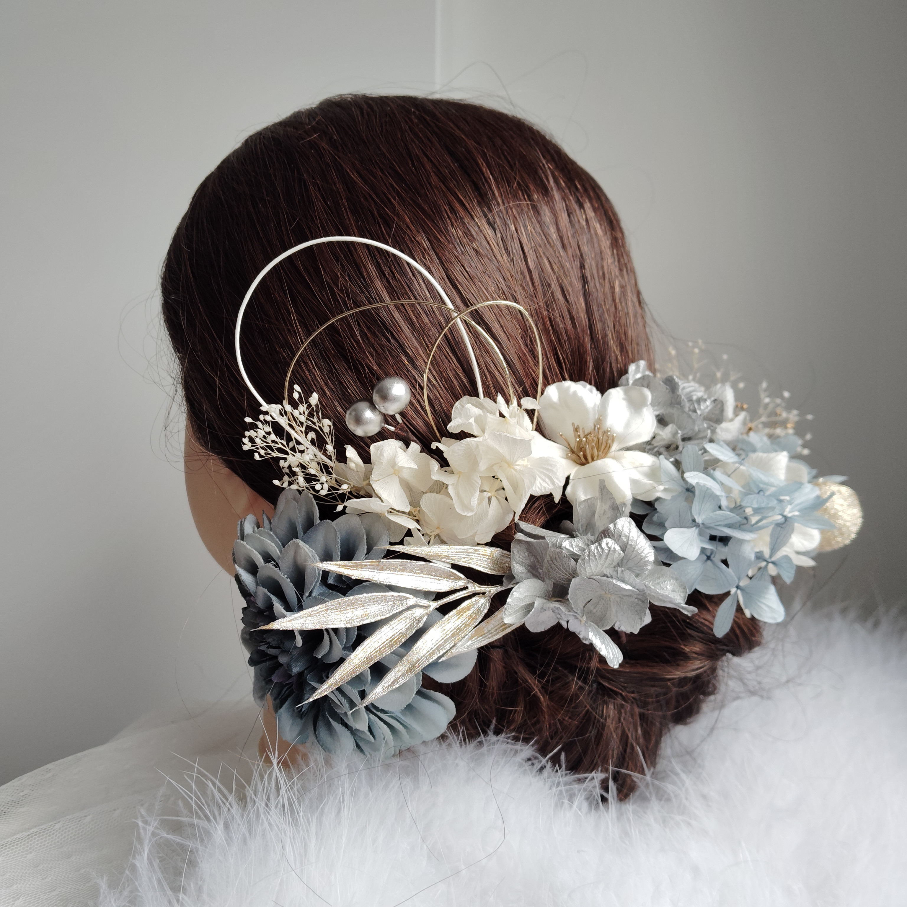 煌花＿＿水引と鞠玉の髪飾り　卒業式　成人式 　結婚式　髪飾り 色打掛　振袖　着物　袴　和装　青白銀　くすみブルー
