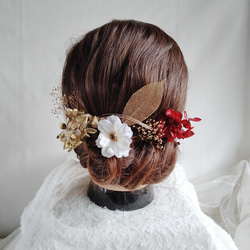 林檎の花を控えめ上品に...　小さめ　シンプル　ゴールド　髪飾り　ショートカット　ボブカット　ショートヘア　ボブヘア 2枚目の画像
