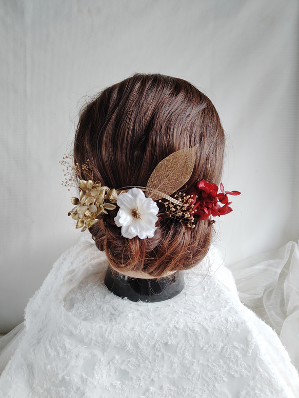 林檎の花を控えめ上品に...　小さめ　シンプル　ゴールド　髪飾り　ショートカット　ボブカット　ショートヘア　ボブヘア 2枚目の画像