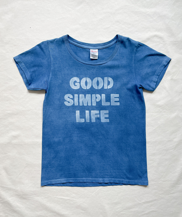 送料無料 "良い人生でシンプルな人生を" GOOD SIMPLE LIFE 藍染Tシャツ 鯨　クジラ ムラ染め 1枚目の画像