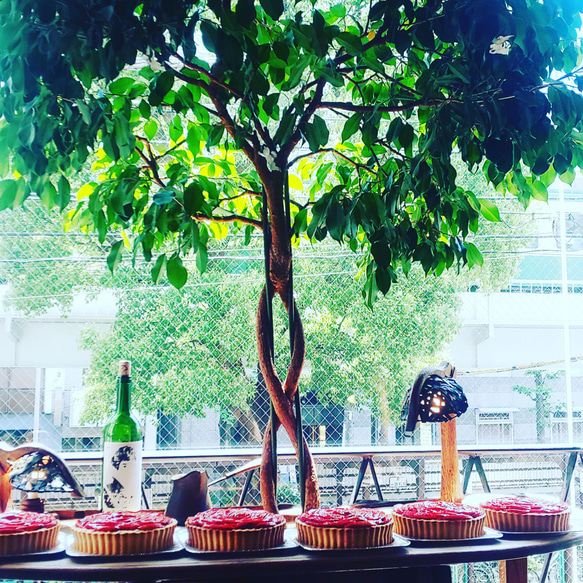 今年もお届けします！]【１日の作成台数限定】「50枚のりんごの花びらが作る深紅のバラのレアチーズタルト」 9枚目の画像