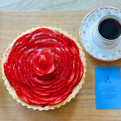 今年もお届けします！]【１日の作成台数限定】「50枚のりんごの花びらが作る深紅のバラのレアチーズタルト」 11枚目の画像