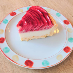 今年もお届けします！]【１日の作成台数限定】「50枚のりんごの花びらが作る深紅のバラのレアチーズタルト」 8枚目の画像