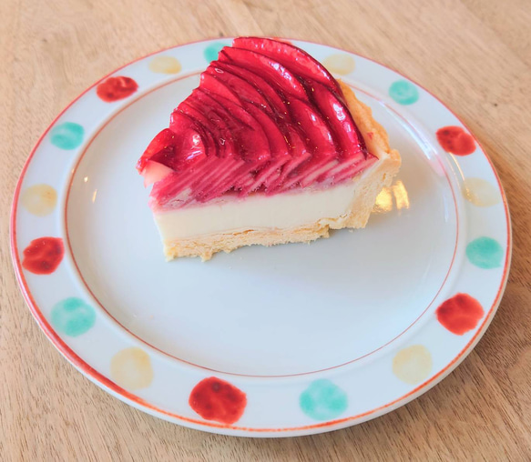 今年もお届けします！]【１日の作成台数限定】「50枚のりんごの花びらが作る深紅のバラのレアチーズタルト」 8枚目の画像