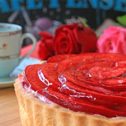 今年もお届けします！]【１日の作成台数限定】「50枚のりんごの花びらが作る深紅のバラのレアチーズタルト」 3枚目の画像