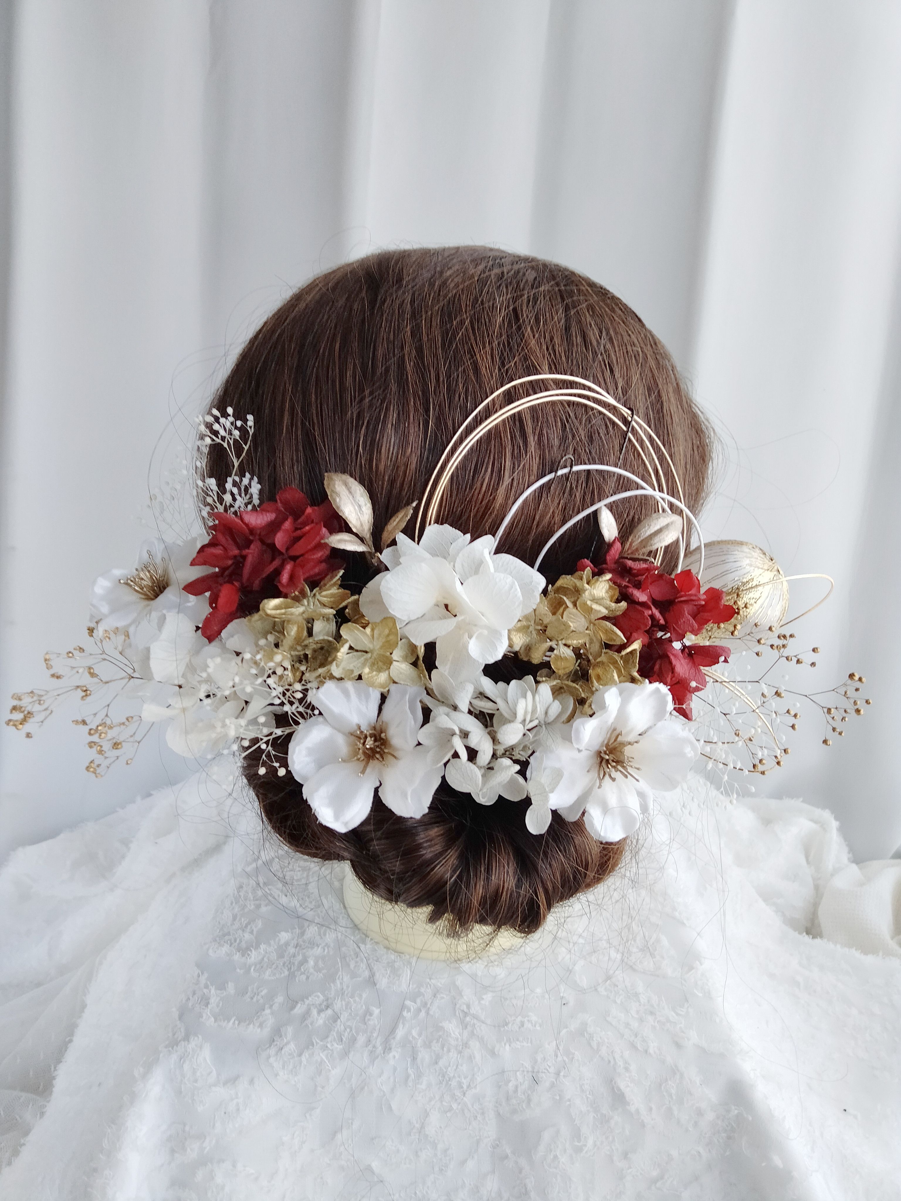リンゴの花×赤白金の紫陽花の成人式髪かざり　白無垢　水引　水引き　水引アレンジ　水引きアレンジ　髪飾り　鞠玉　和玉