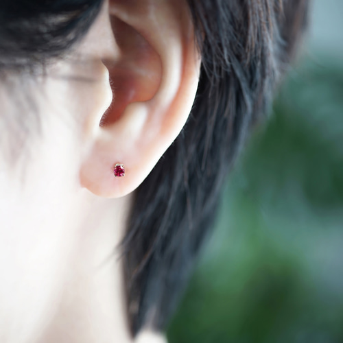ルビースタッドピアス K10 シンセチック ルビー スタッドピアス- me.（エムイードット）