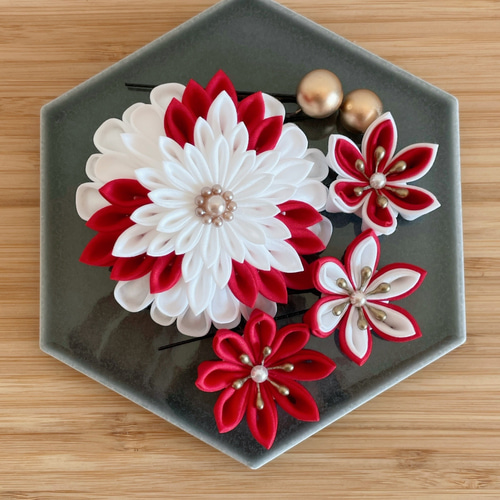 つまみ細工髪飾りセット✴︎オフホワイト×レッド 成人式 卒業式 七五三