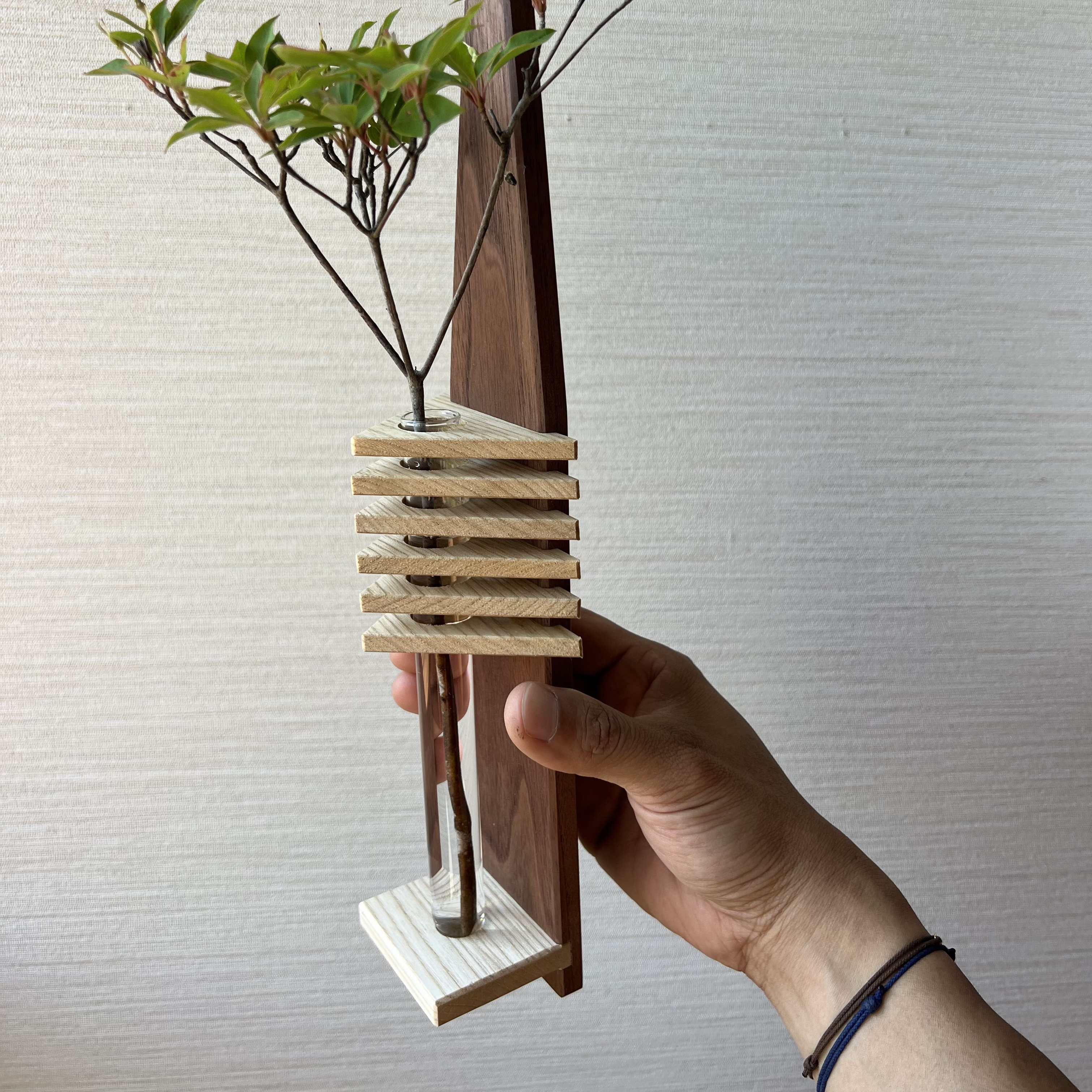 ☆人気ギフト☆ 2種の木を組み合わせた一輪挿し【WALLflower】壁掛け花器 ※在庫あり