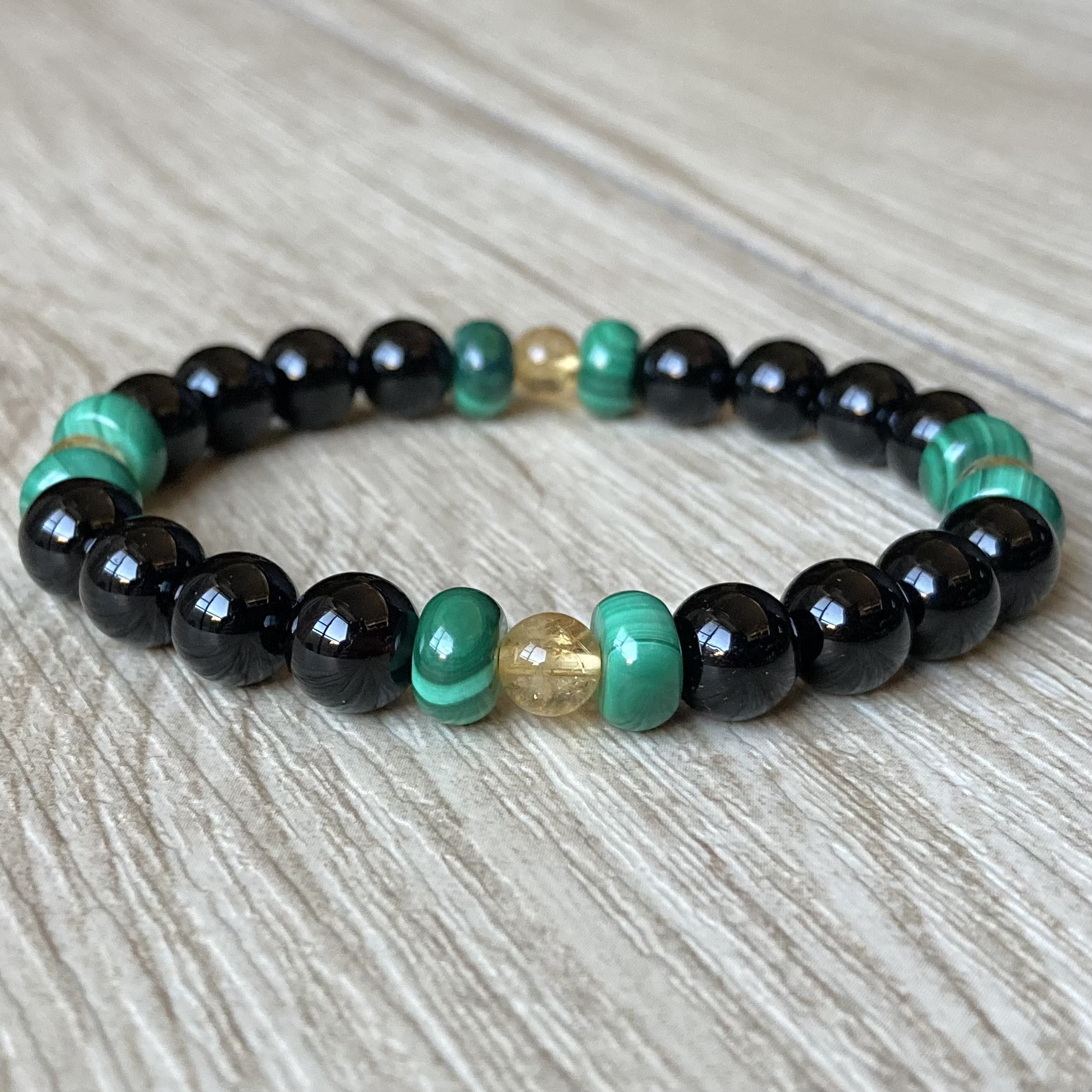 静寂な黒と鮮やかな緑が映える、洗練された/モリオン・マラカイト・シトリン/天然石 ストーン ブレスレ