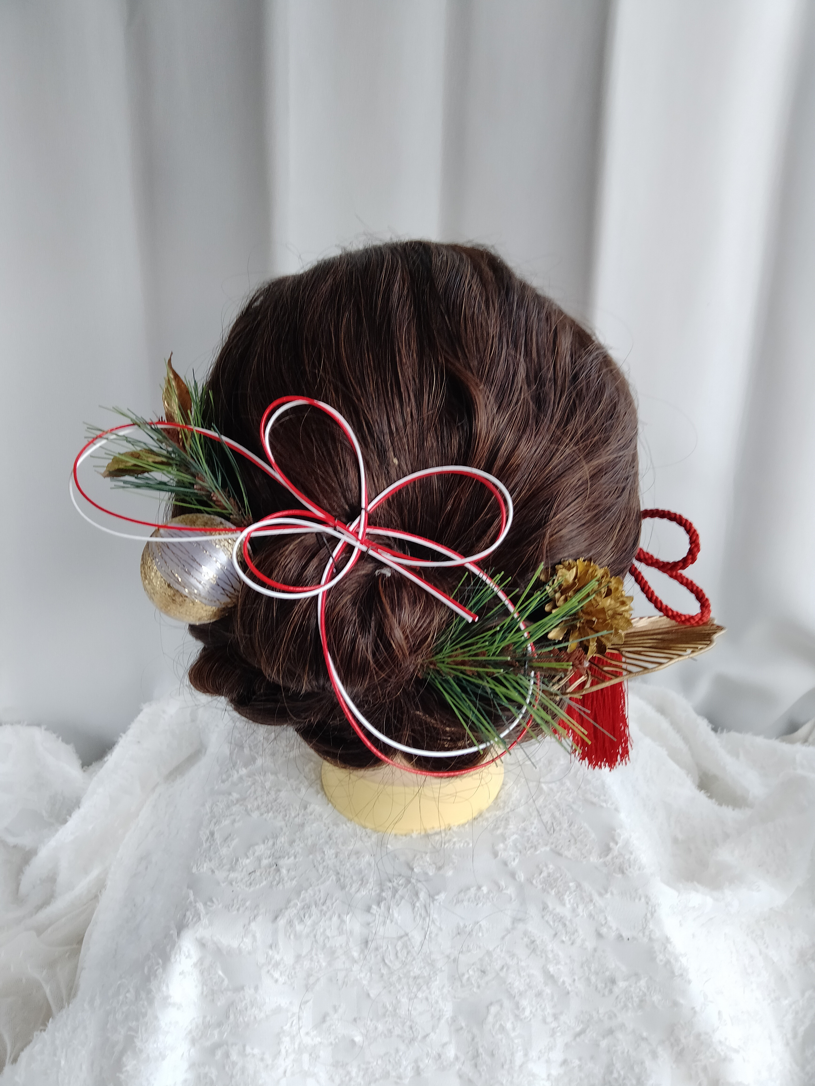 再販受け　つまみ細工髪飾り　　水引リボン　紅白　ゴールド　ラインストーン
