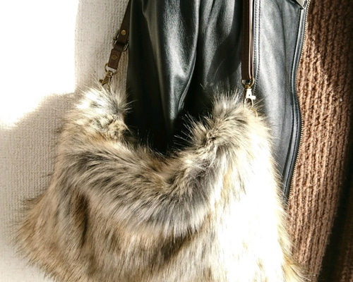 トッズ　ファークラッチバッグ　フォックスファー 29ee0bc2cbad58f2716250ff719591