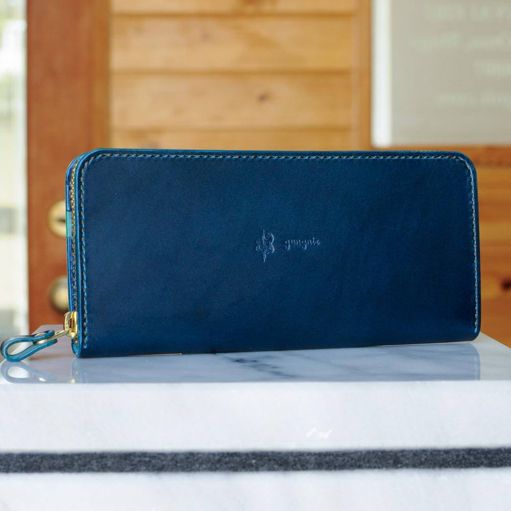 収納性抜群のラウンドファスナー長財布　タイプA