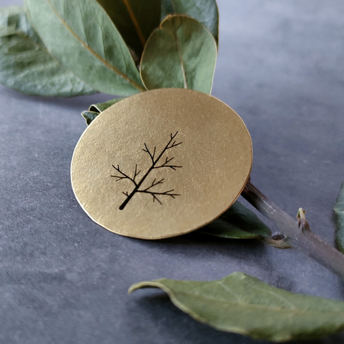 クラシカル ブローチ ＊ 真鍮 太陽モチーフの真鍮ブローチ｜Sun Symbol Brass Brooch – Light