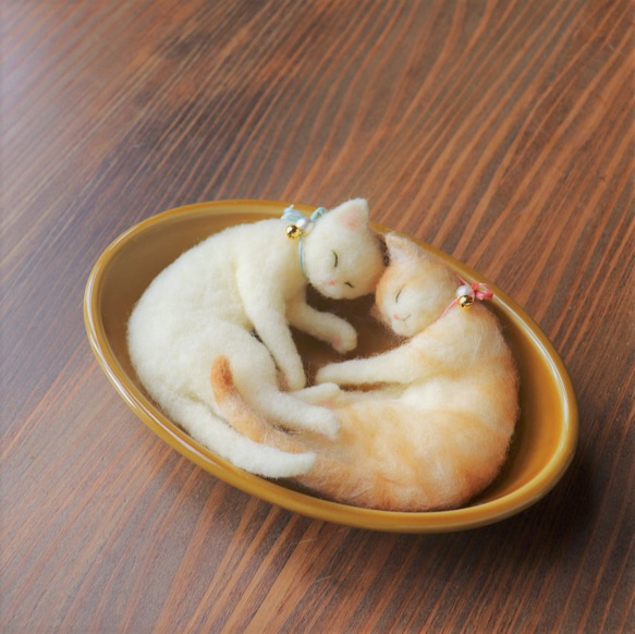 なかよし猫大皿　Φ27ｃｍ★リングピローにも 1枚目の画像