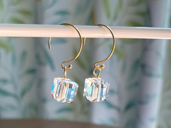 【天然石チャーム】クリスタル　キューブカット　8ｍｍ　1個　ハンドメイド素材 4枚目の画像