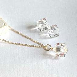 【天然石チャーム】クリスタル　キューブカット　8ｍｍ　1個　ハンドメイド素材 2枚目の画像