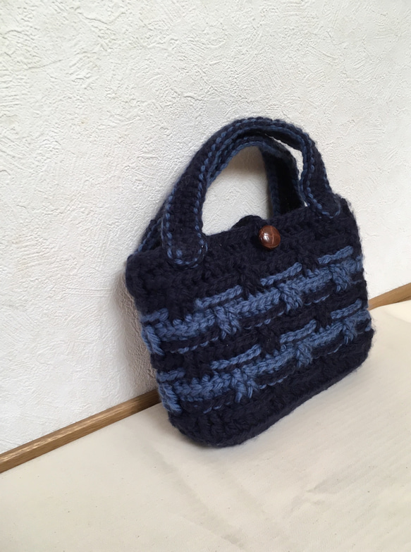 冬の小さな手編みバッグ 〈紺色〉 3枚目の画像