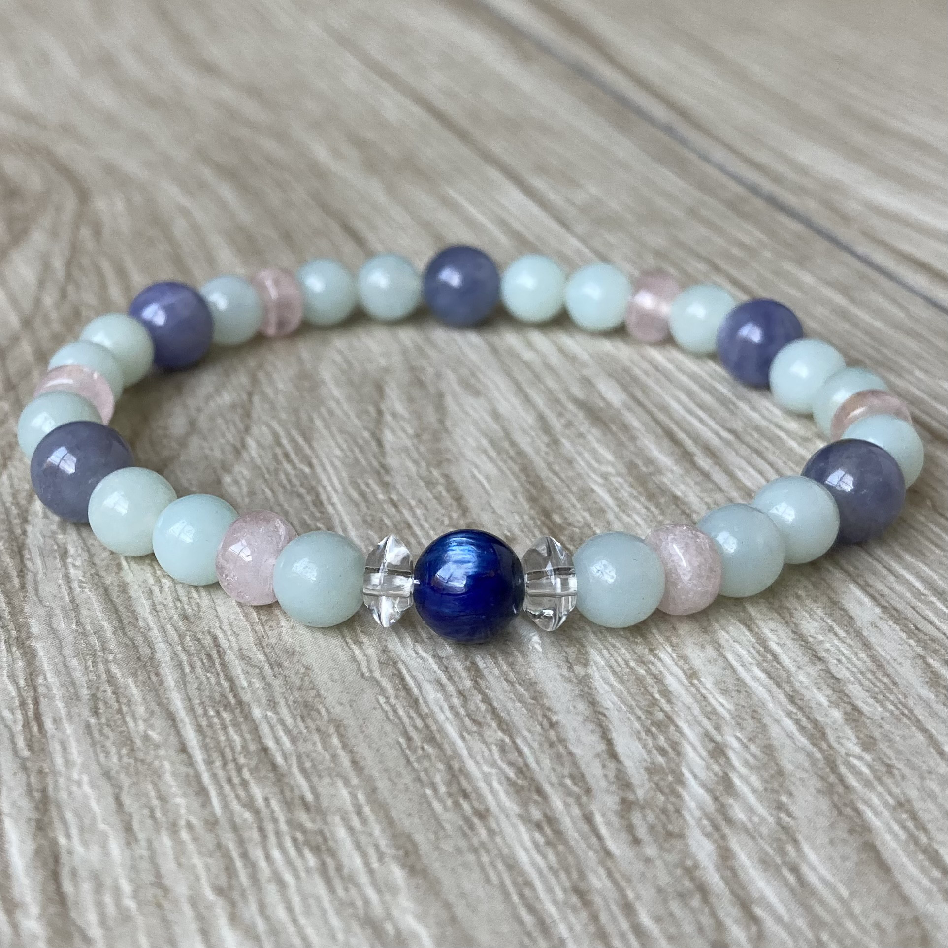 やさしい色彩に包まれる、心穏やかな/カイヤナイト・モルガナイト・タンザ・アマゾナイト/天然石 ストーンブレスレット