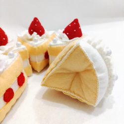 【ふんわりフェルトのイチゴホールケーキ（六つ切）】誕生日 バースデー スイーツ おままごと クリーム 記念撮影 フォト 10枚目の画像