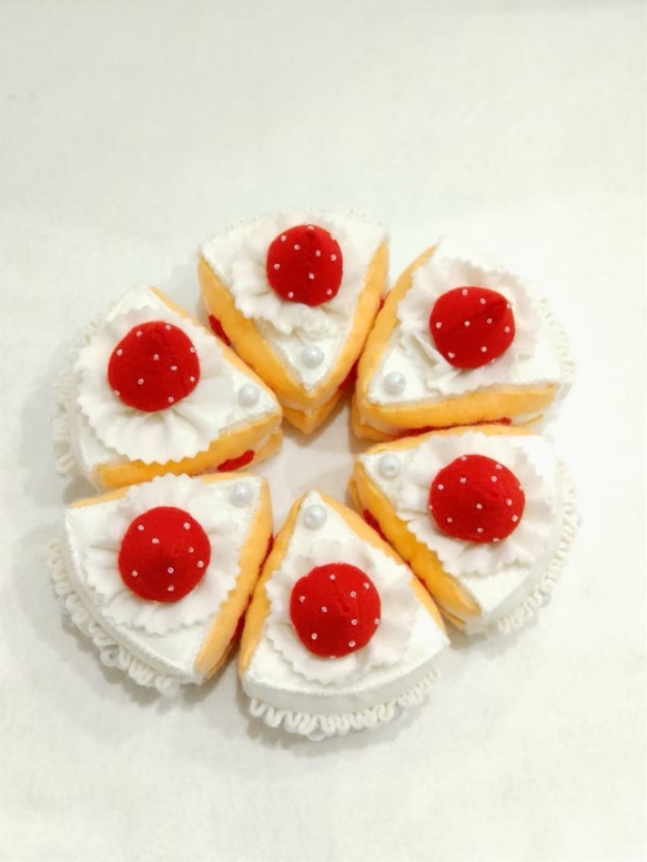 【ふんわりフェルトのイチゴホールケーキ（六つ切）】誕生日 バースデー スイーツ おままごと クリーム 記念撮影 フォト 12枚目の画像