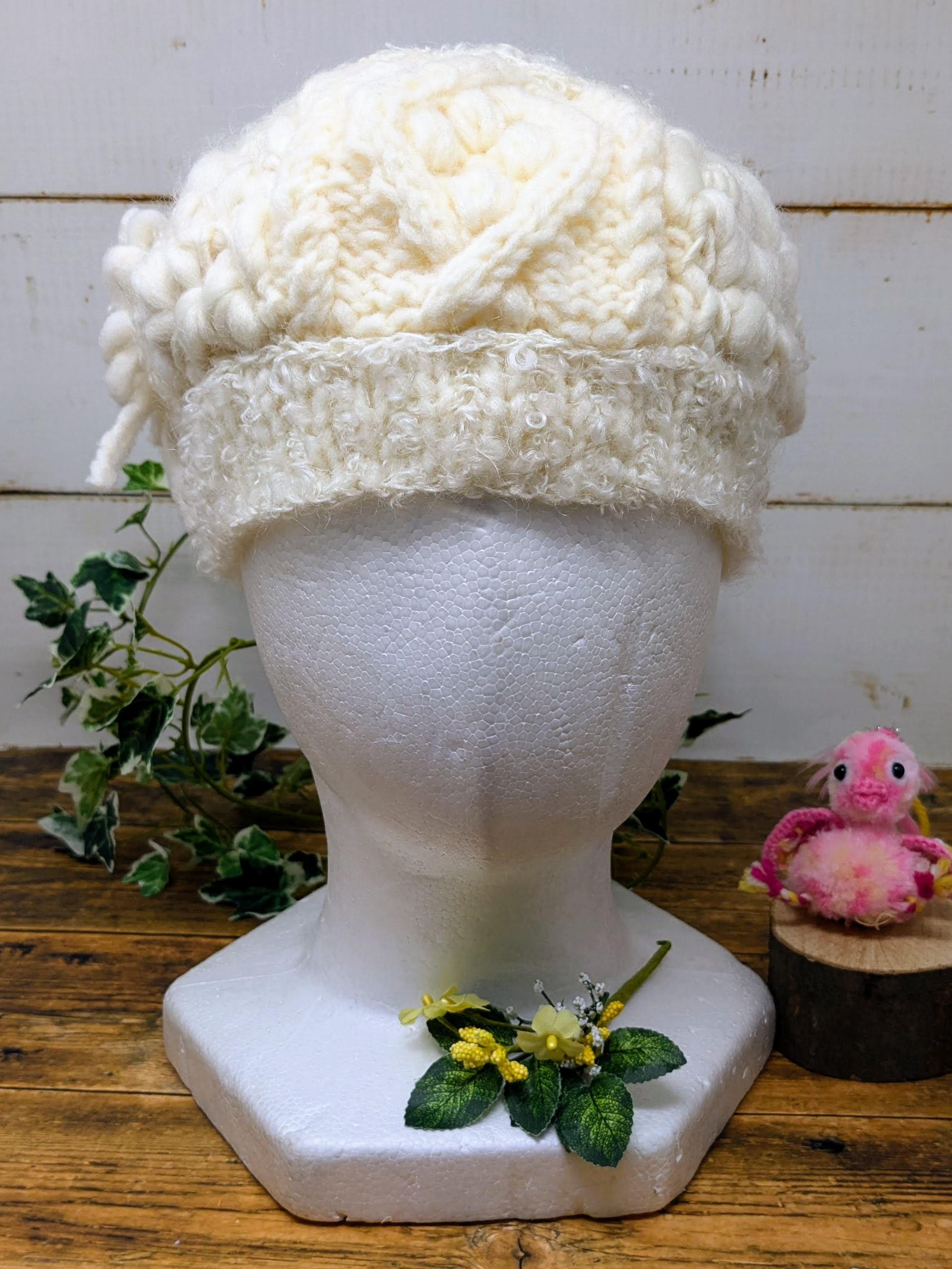 モコモコ・パッチワークのキュートなニット帽子（オフホワイト）